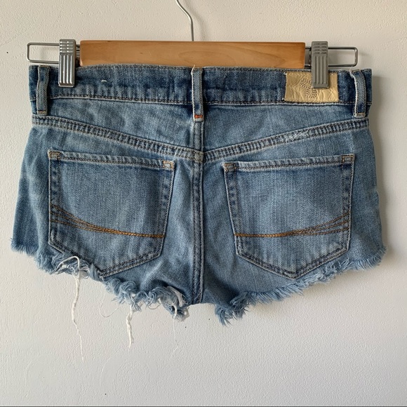 Low rise denim shorts - Picture 2 of 3